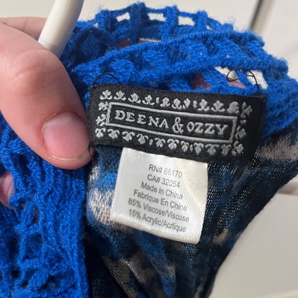 BUY 2 GET 1 FREE- Lot of 2 Infinity Scarves. Beautiful print - Picture 6 of 6